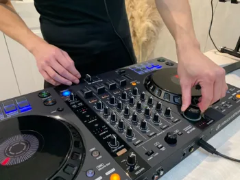 СКИДКА НА ЛЕТНИЕ РАСПРОДАЖИ 2022 НА 4-дековый рекордбокс Pioneer DJ DDJ-FLX6 и DJ-контроллер Serato DJ Controller