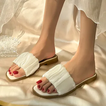 Женские летние нежные французские сандалии с рюшами, квадратный носок, плоская подошва, милые однотонные сандалии большого размера для женщин, повседневные нарядные тапочки